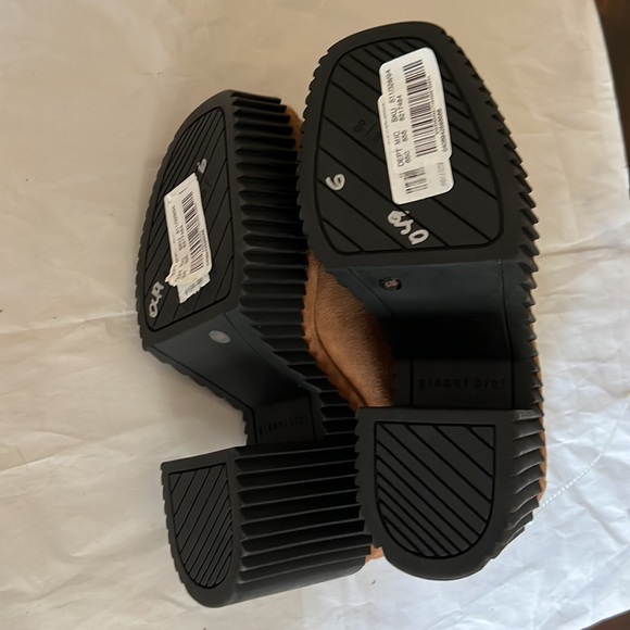 Gianni Bini Ryker Suede Lug Sole Platform Booties. - Picture 7 of 7